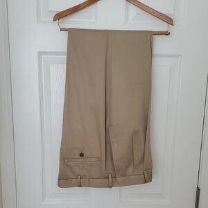 Haggar 🌻 Tan Men's Classic Fit No Iron Khaki Pants Pleated Front 38x32
